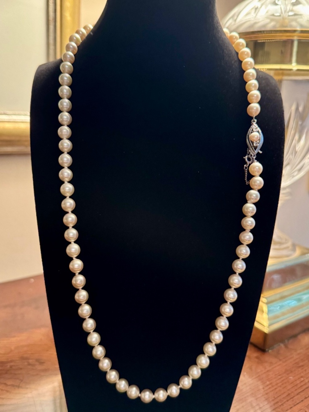 Fashion Pearl Necklace with Sterling Decorative Clasp